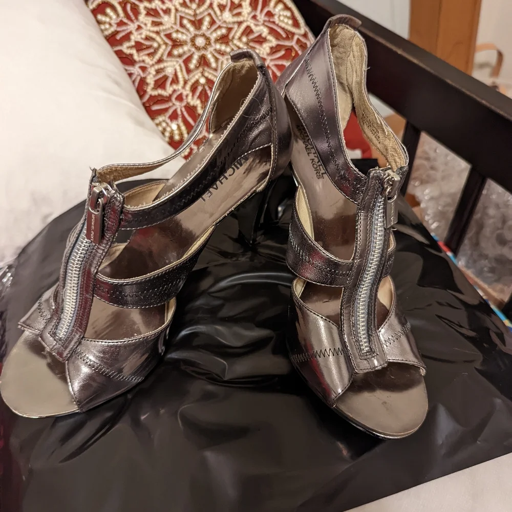 heels - Picture 1 of 6